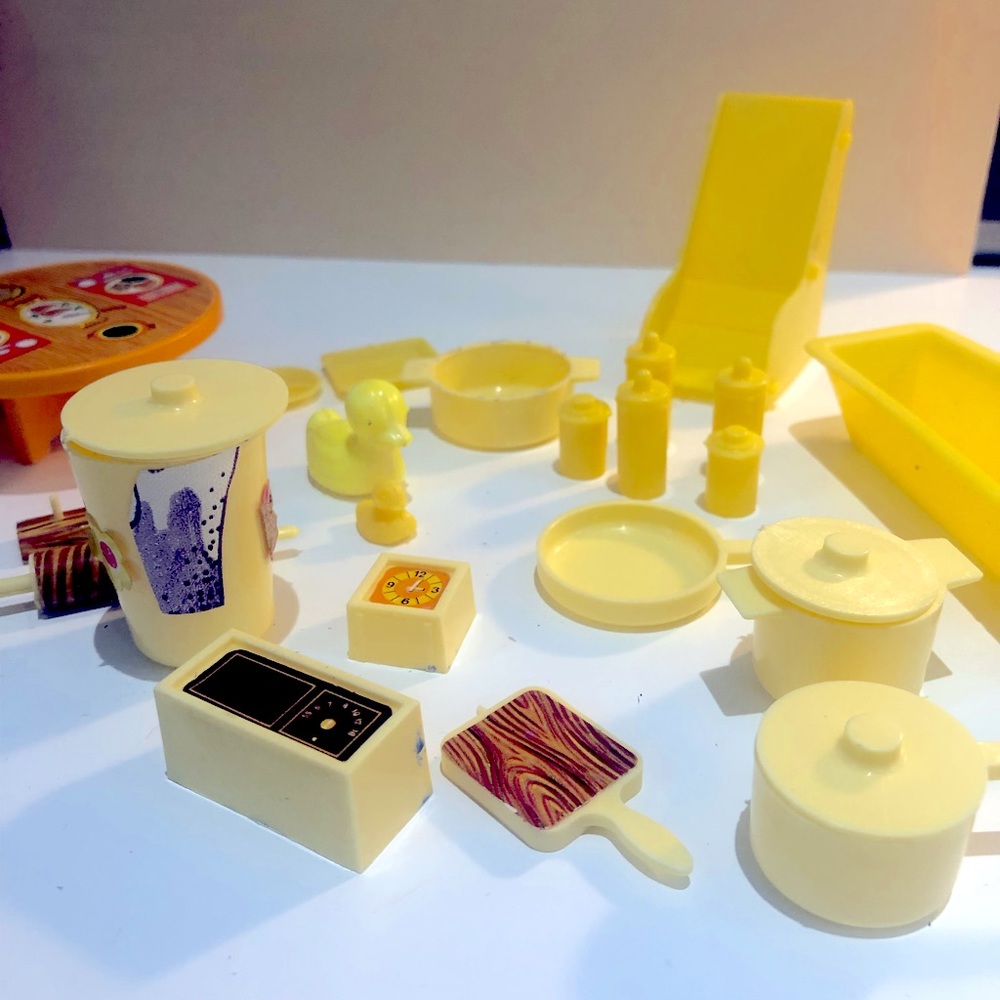 Barbie 1970 lively living dollhouse accessories